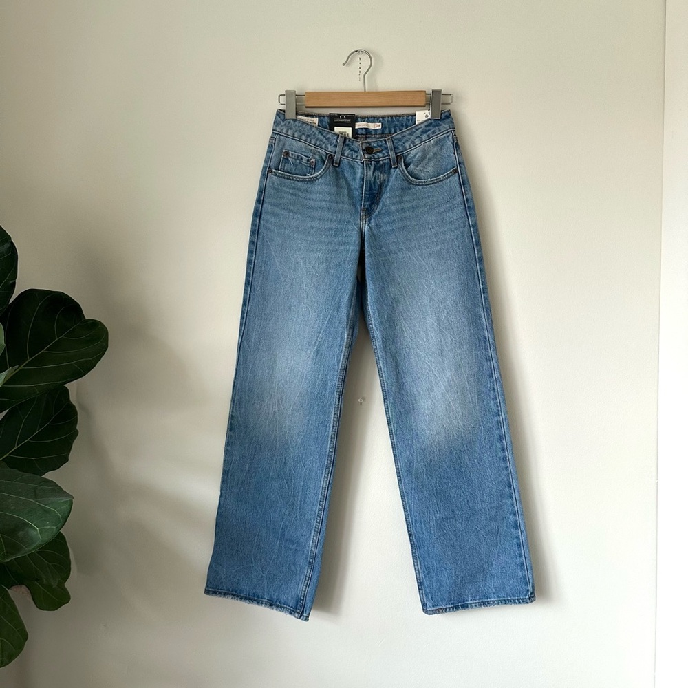 NWT Levi’s Women’s Low Loose Premium Jeans, 24x30, Medium Wash, Brand
